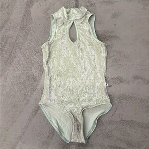 YUMIKO Elise V-Pistachio/T-Pistachio - L